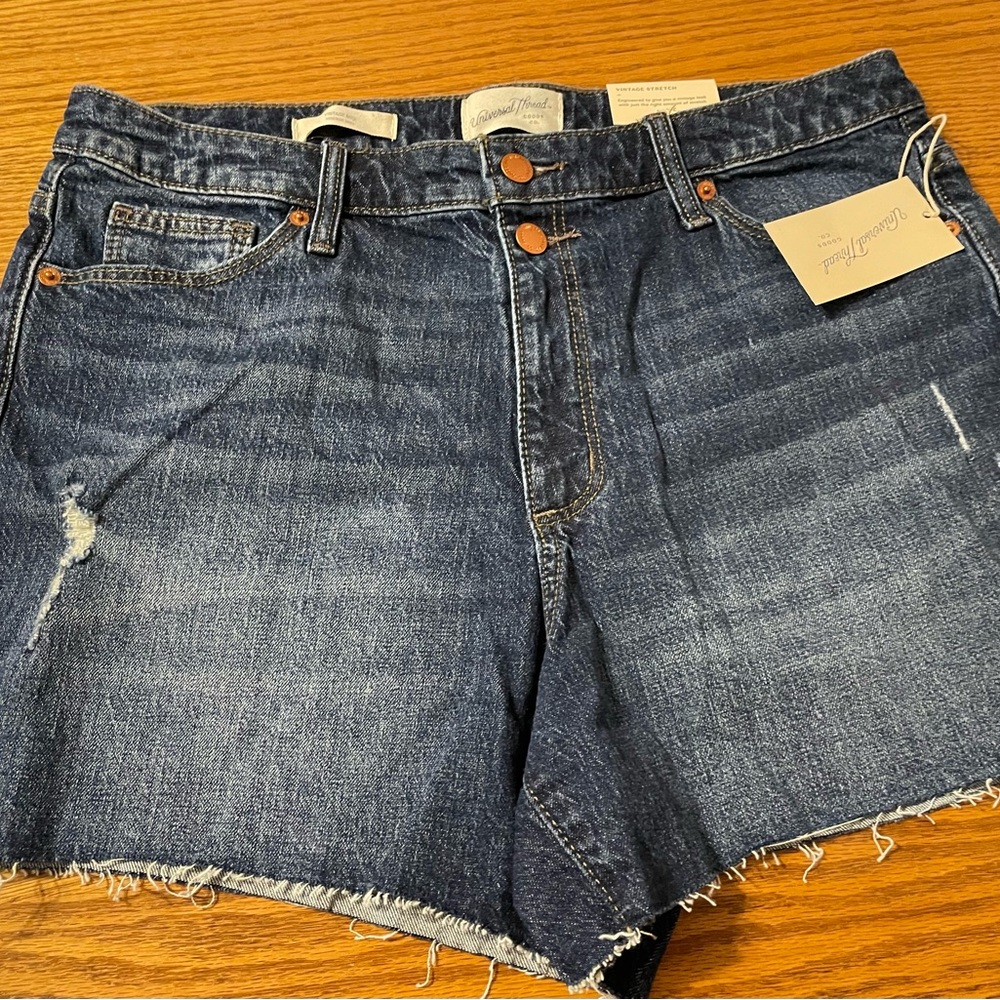 Vintage midi jean shorts